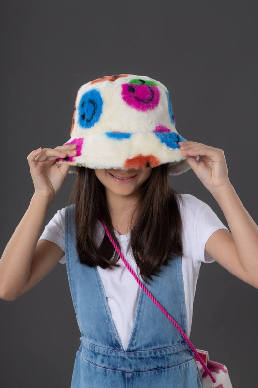 Bucket hat smile peludo