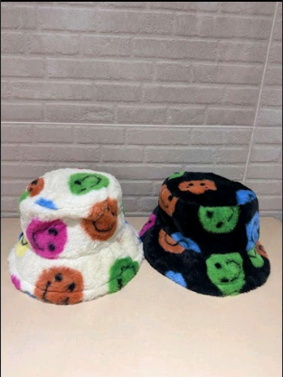 Bucket hat smile peludo
